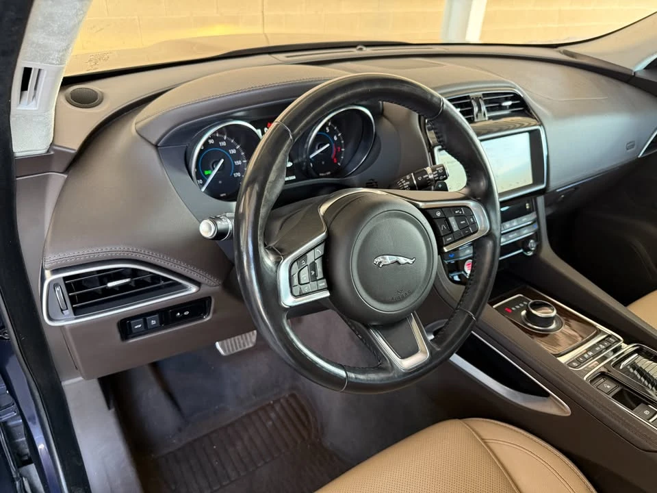 2019 Jaguar F-Pace - Image 15 of 20
