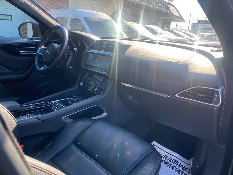 2019 Jaguar F-Pace - Image 11 of 19