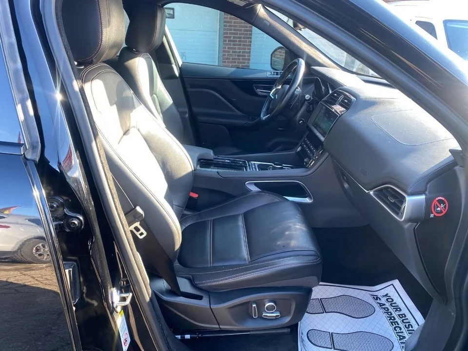 2019 Jaguar F-Pace - Image 14 of 19