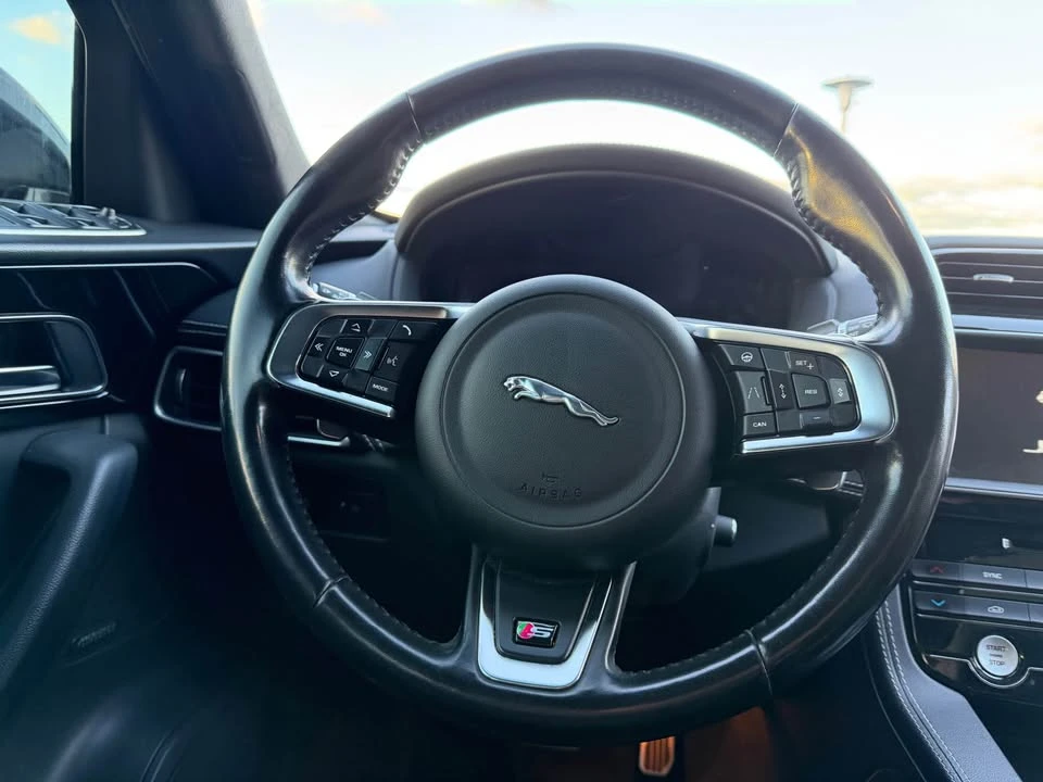 2019 Jaguar F-Pace - Image 18 of 19