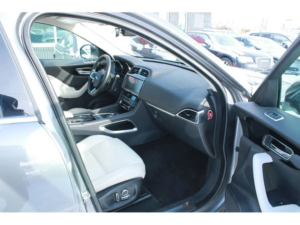 2019 Jaguar F-Pace - Image 13 of 19
