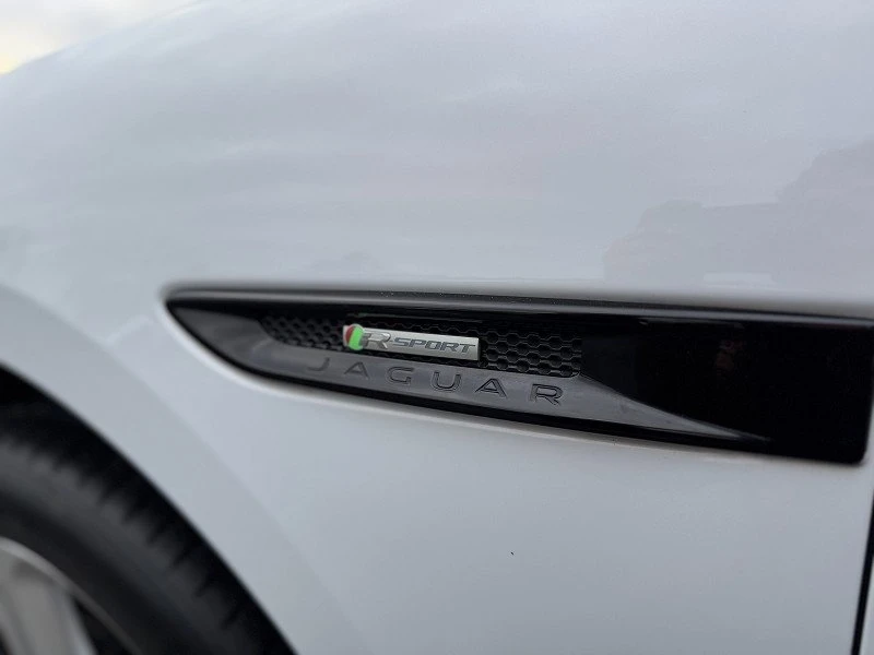 2019 Jaguar F-Pace - Image 8 of 20