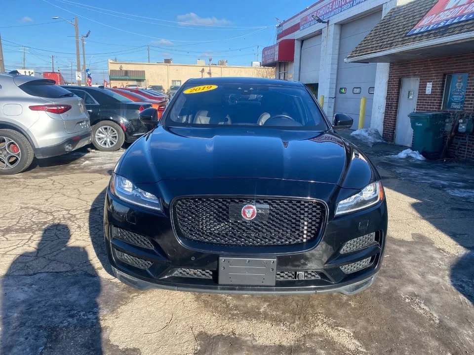 2019 Jaguar F-Pace - Image 2 of 19