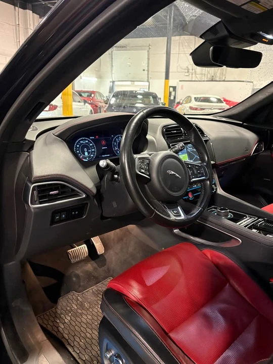 2019 Jaguar F-Pace - Image 11 of 18