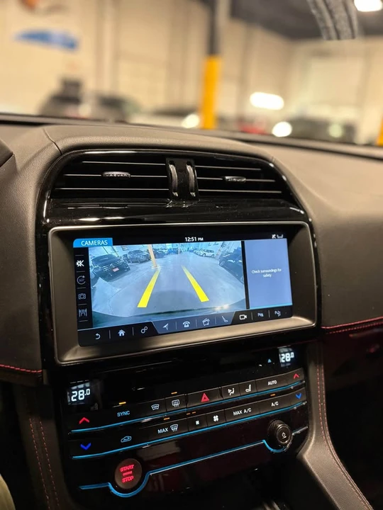 2019 Jaguar F-Pace - Image 15 of 18