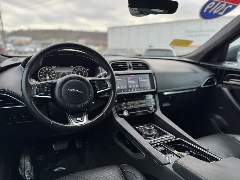 2019 Jaguar F-Pace - Image 13 of 20