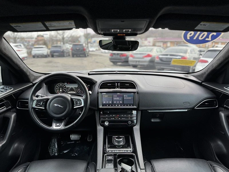 2019 Jaguar F-Pace - Image 14 of 20