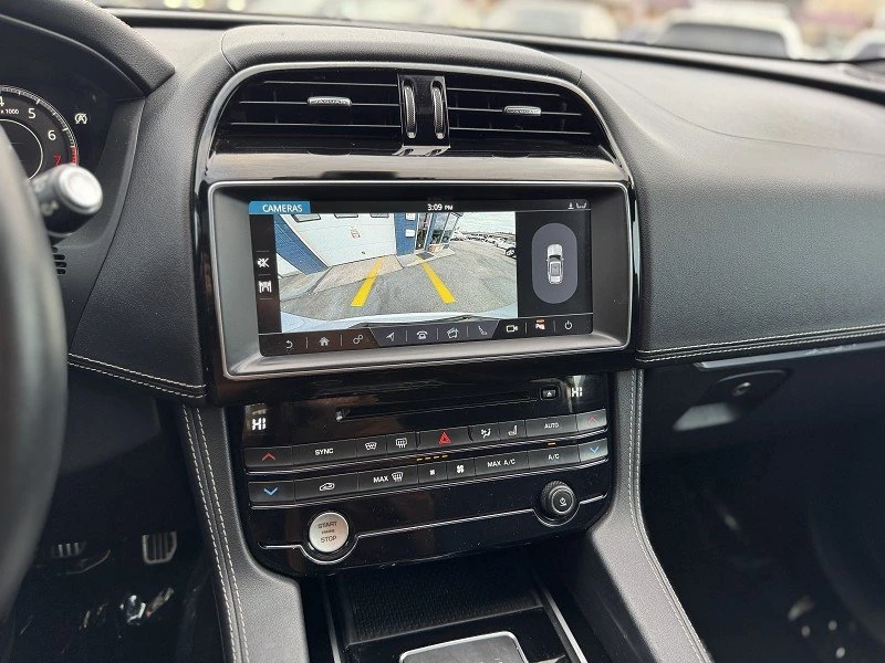 2019 Jaguar F-Pace - Image 17 of 20