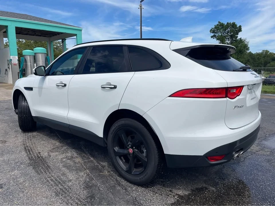 2019 Jaguar F-Pace - Image 9 of 17