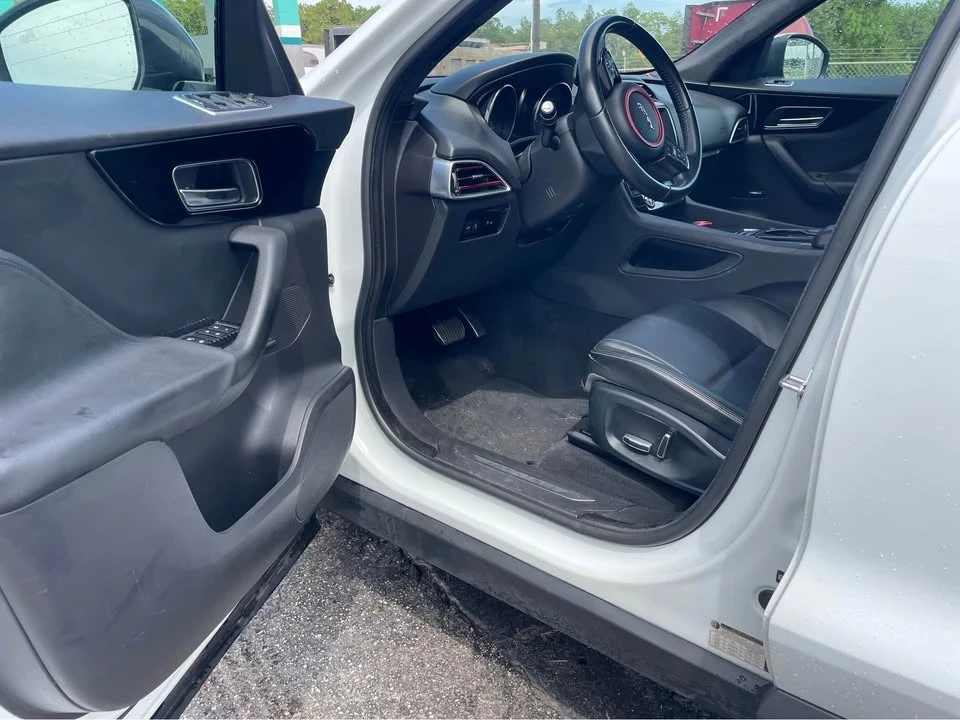 2019 Jaguar F-Pace - Image 15 of 17