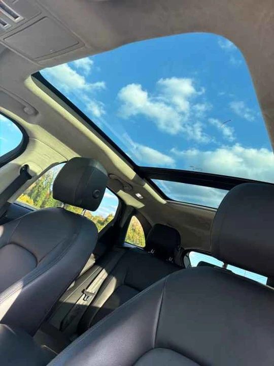 2019 Jaguar F-Pace - Image 9 of 15