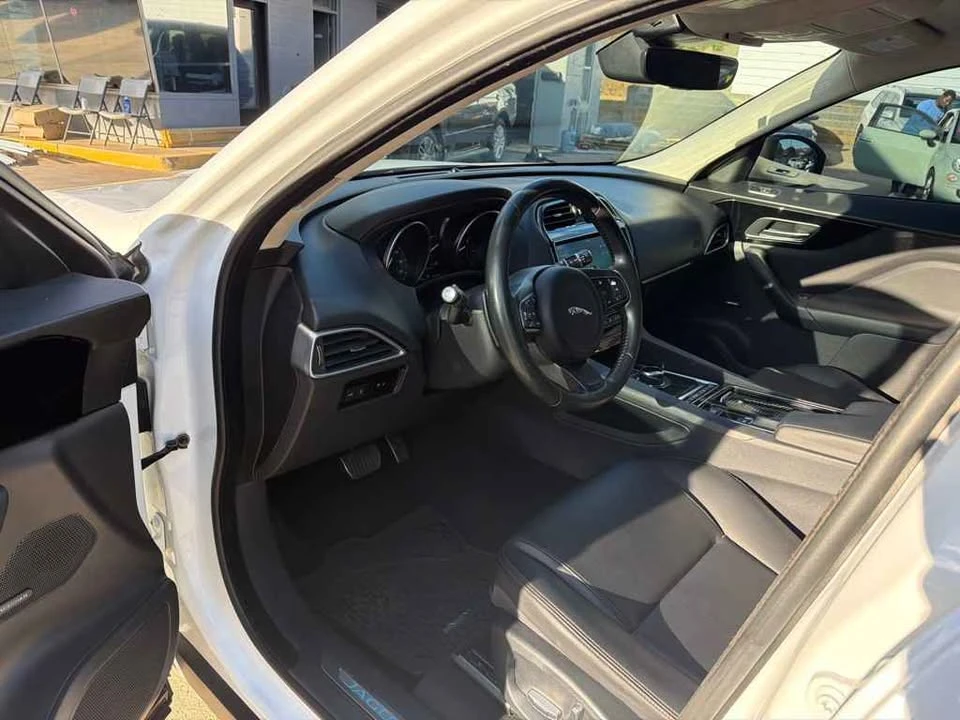 2019 Jaguar F-Pace - Image 8 of 15