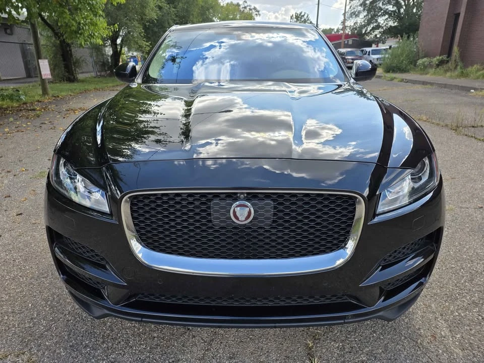 2019 Jaguar F-Pace - Image 8 of 18