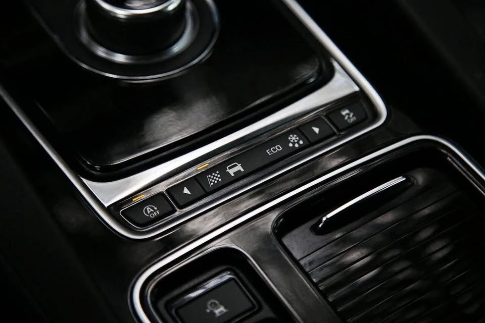2019 Jaguar F-Pace - Image 13 of 16