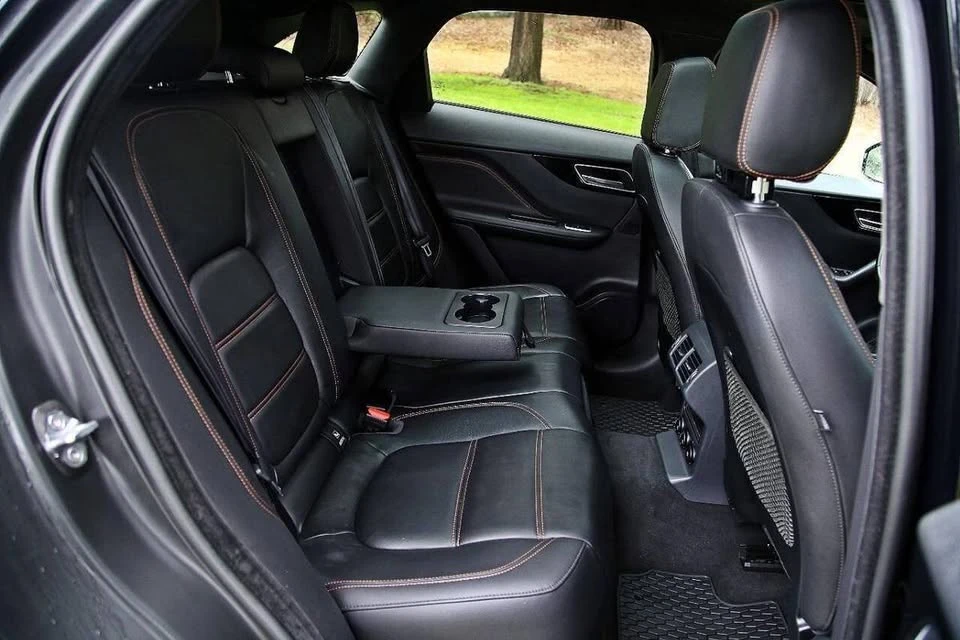 2019 Jaguar F-Pace - Image 15 of 17