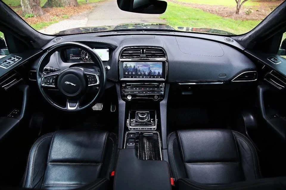 2019 Jaguar F-Pace - Image 8 of 17