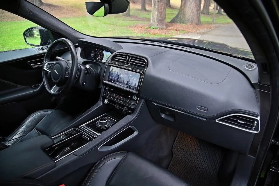 2019 Jaguar F-Pace - Image 11 of 16