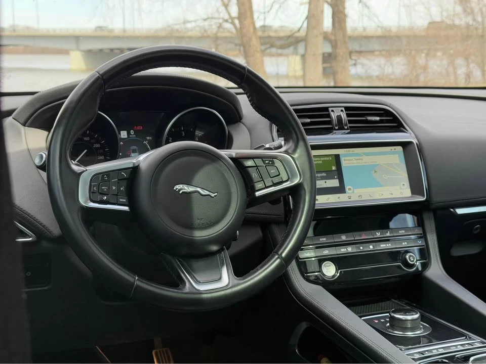 2019 Jaguar F-Pace - Image 16 of 20