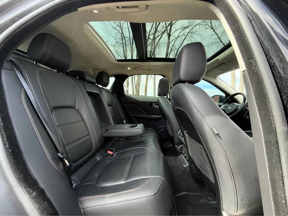 2019 Jaguar F-Pace - Image 14 of 20