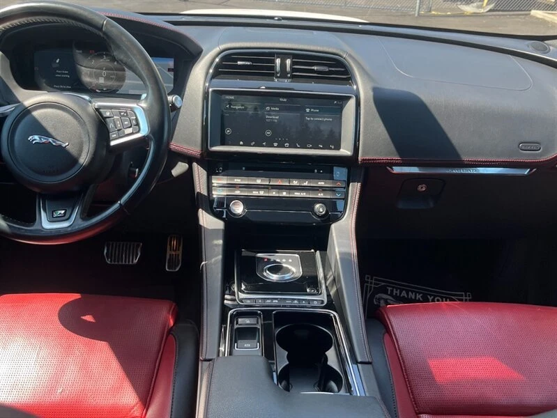 2019 Jaguar F-Pace - Image 9 of 13