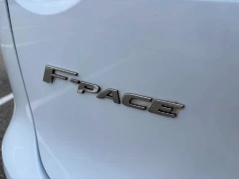 2019 Jaguar F-Pace - Image 13 of 20