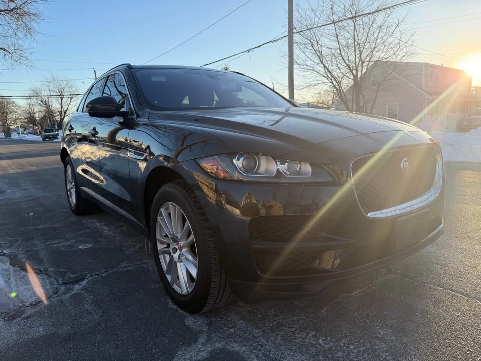 2019 Jaguar F-Pace - Image 2 of 12