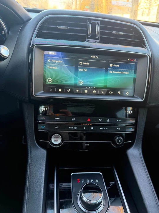2019 Jaguar F-Pace - Image 7 of 12