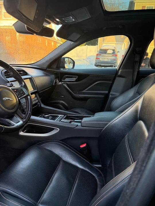 2019 Jaguar F-Pace - Image 9 of 12