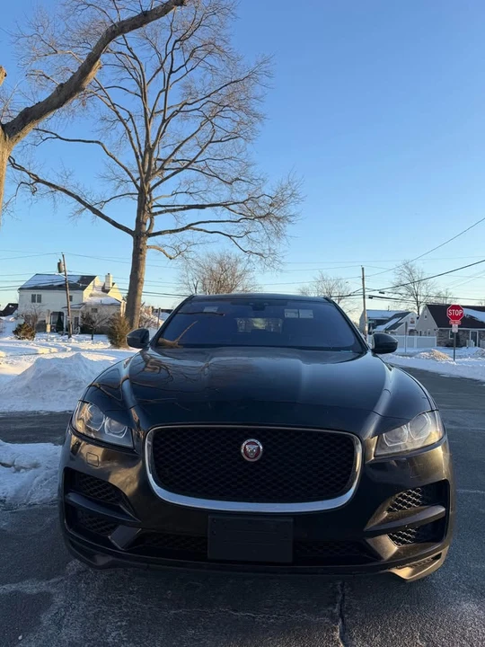 2019 Jaguar F-Pace - Image 11 of 12