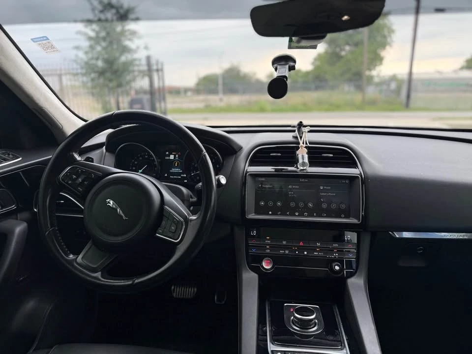 2019 Jaguar F-Pace - Image 3 of 7