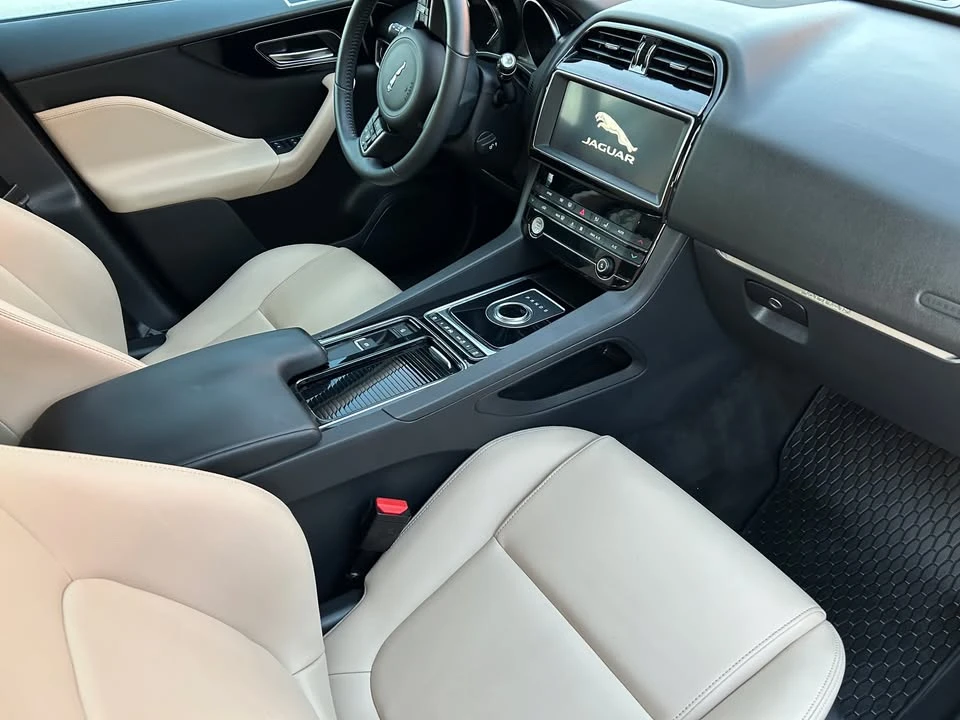 2019 Jaguar F-Pace - Image 17 of 19