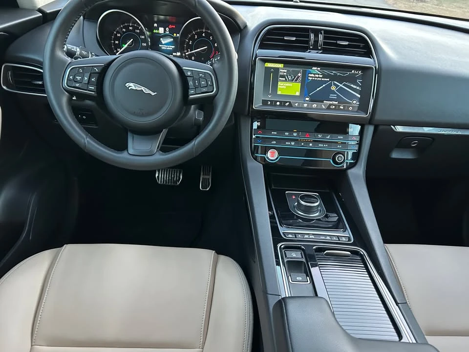 2019 Jaguar F-Pace - Image 13 of 19