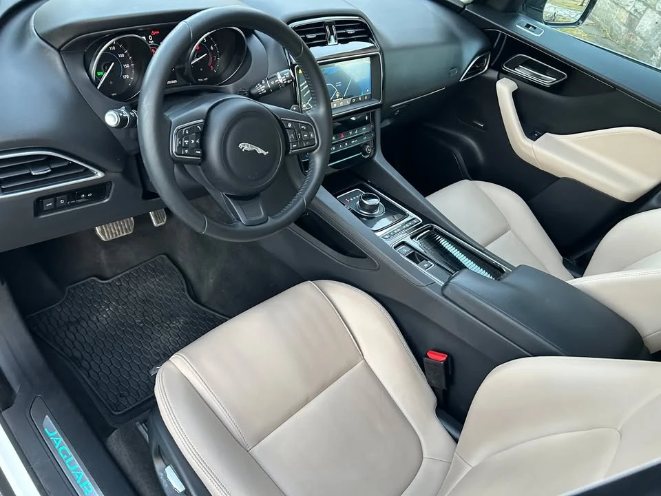 2019 Jaguar F-Pace - Image 9 of 19