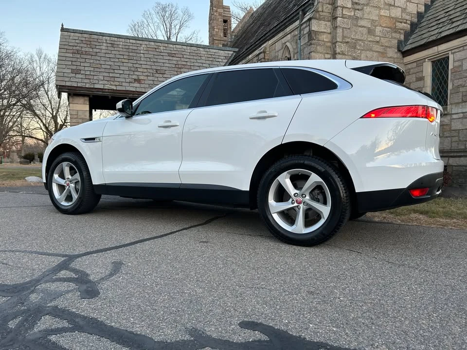 2019 Jaguar F-Pace - Image 5 of 19