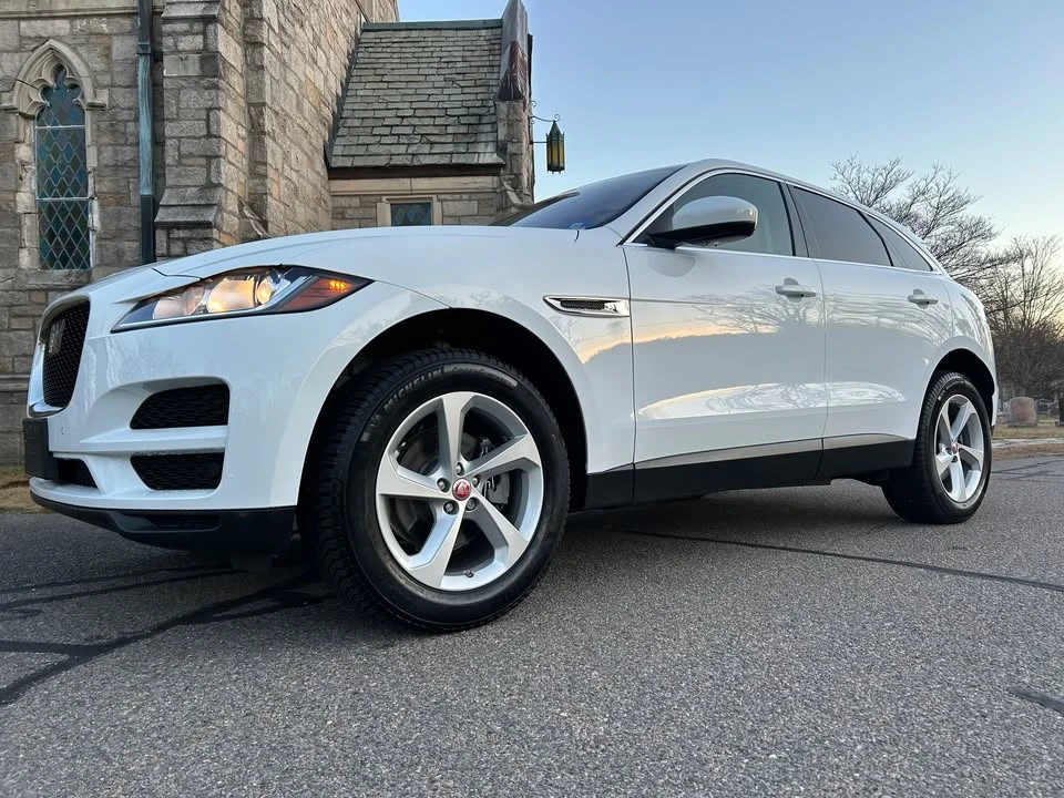 2019 Jaguar F-Pace - Image 2 of 19