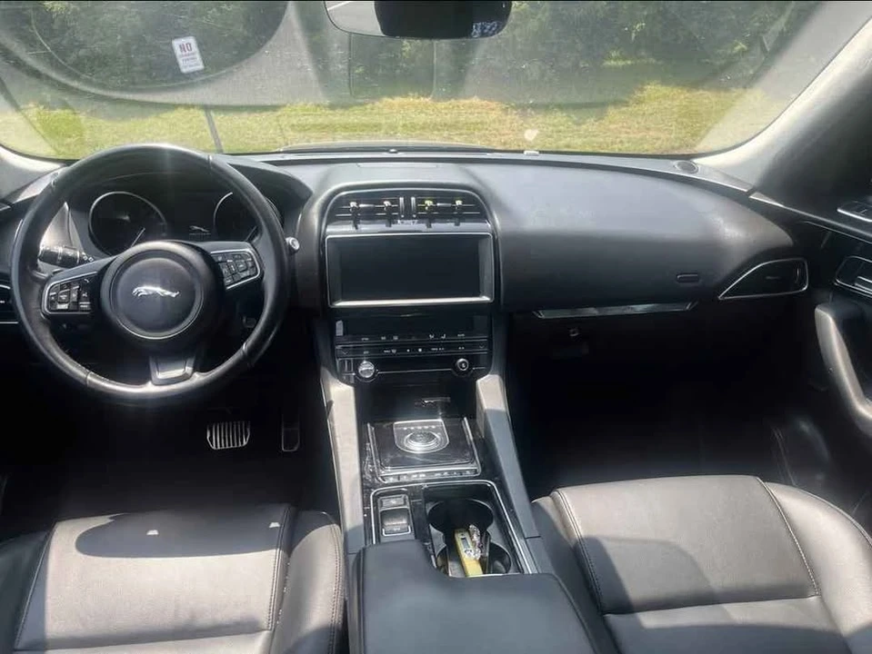 2019 Jaguar F-Pace - Image 10 of 11