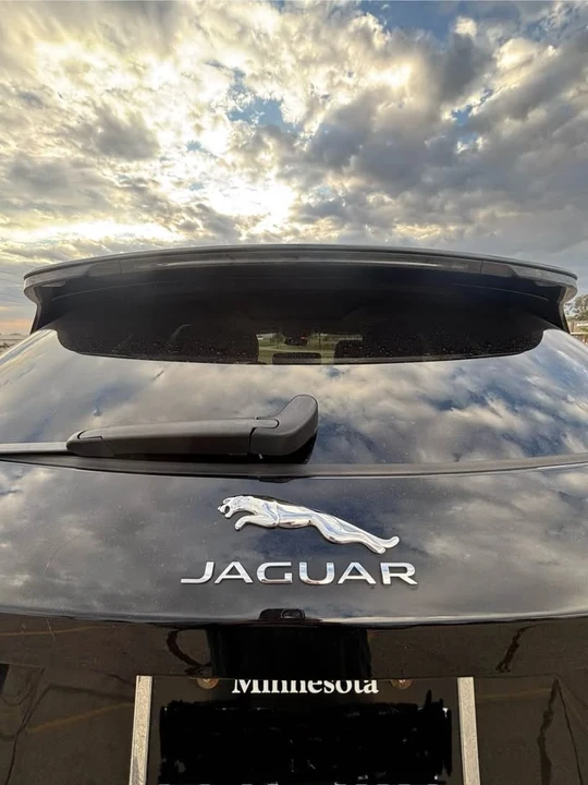 2019 Jaguar F-Pace - Image 5 of 16