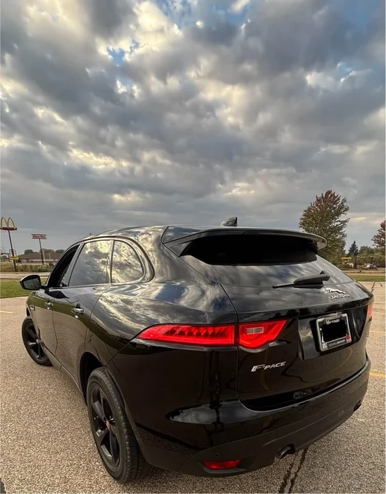 2019 Jaguar F-Pace - Image 7 of 16