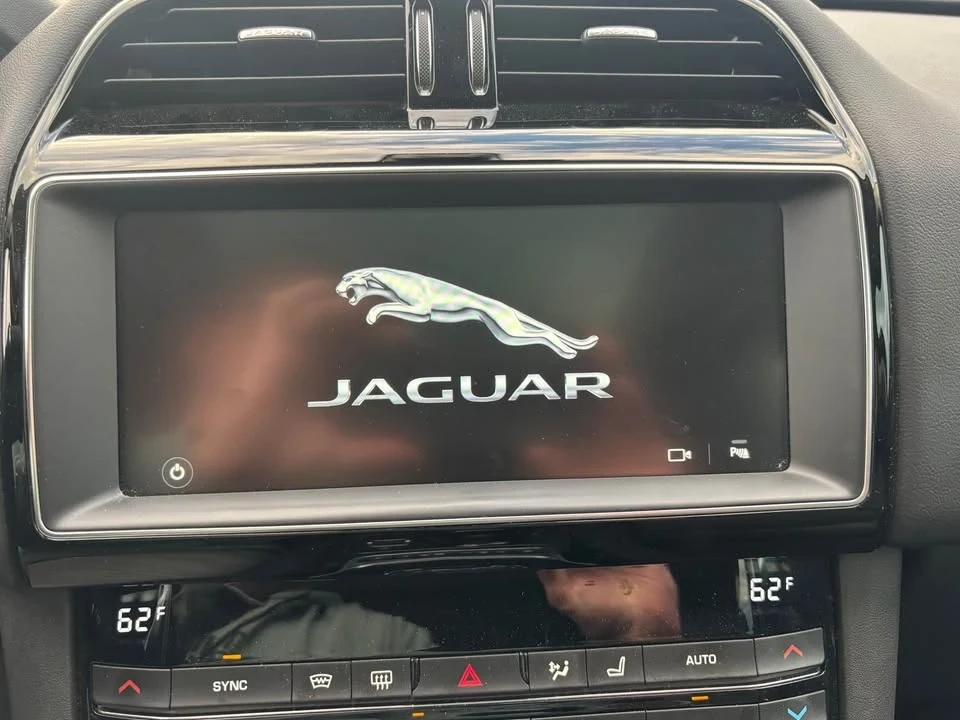 2019 Jaguar F-Pace - Image 9 of 16