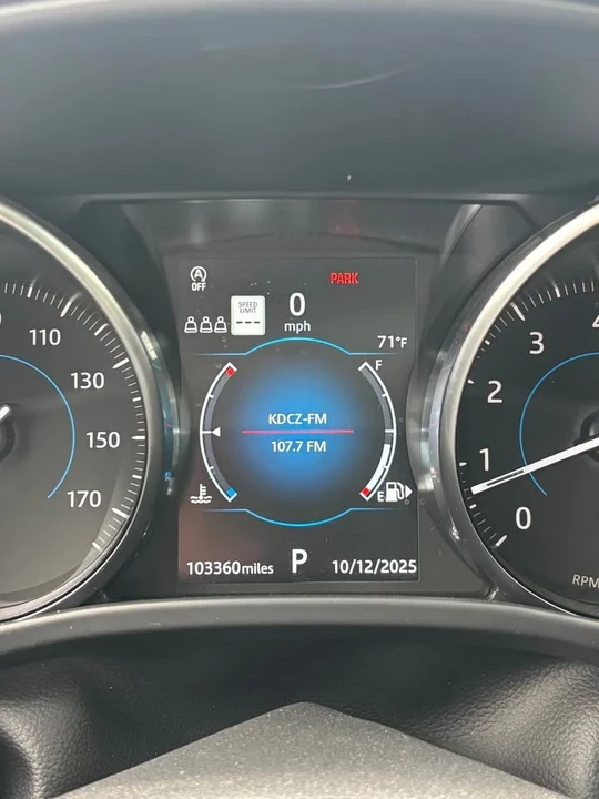 2019 Jaguar F-Pace - Image 15 of 16
