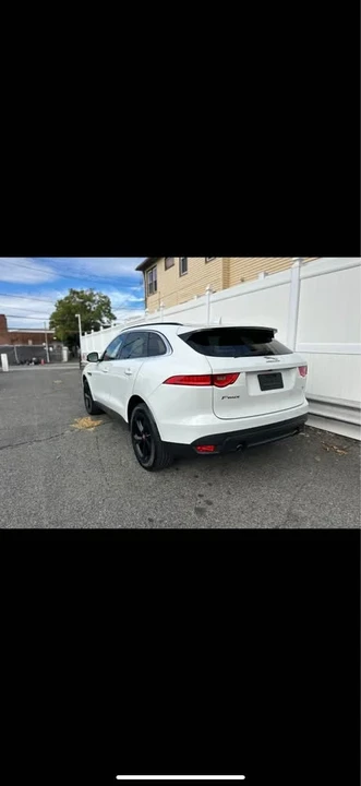2019 Jaguar F-Pace - Image 2 of 15
