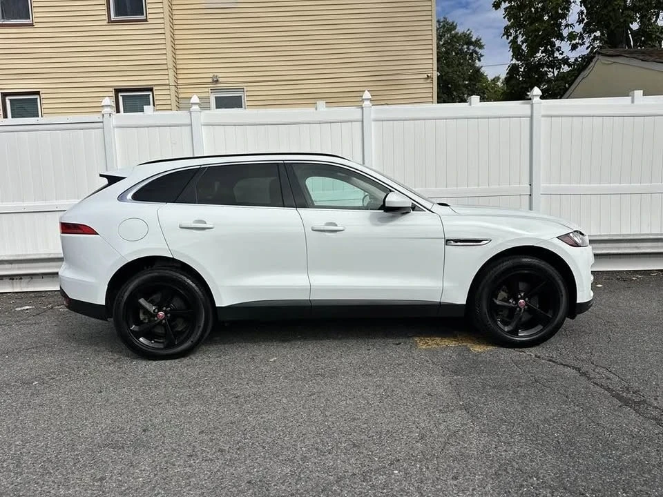 2019 Jaguar F-Pace - Image 8 of 17