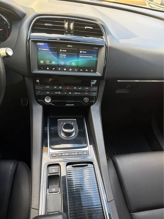 2019 Jaguar F-Pace - Image 10 of 19