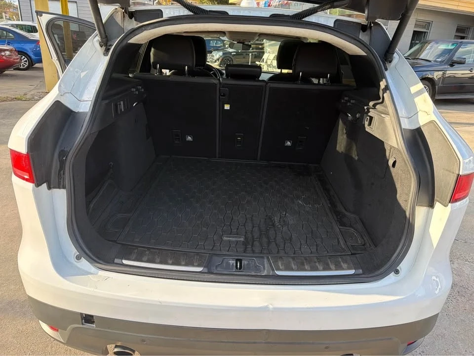 2019 Jaguar F-Pace - Image 14 of 19