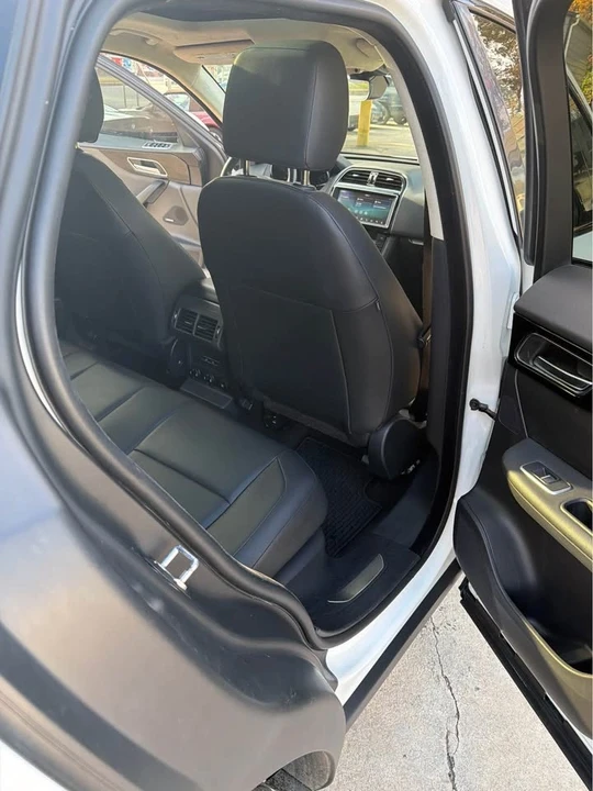 2019 Jaguar F-Pace - Image 15 of 19