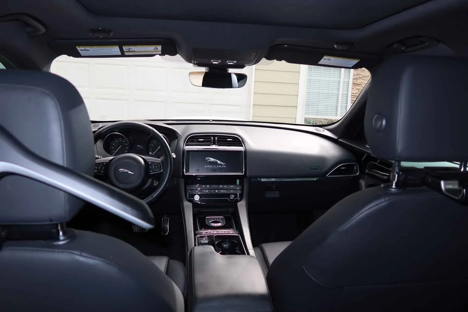 2019 Jaguar F-Pace - Image 6 of 10