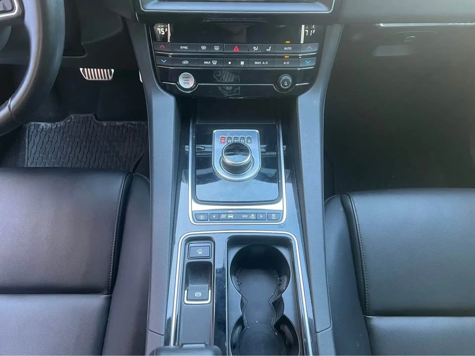2019 Jaguar F-Pace - Image 9 of 15
