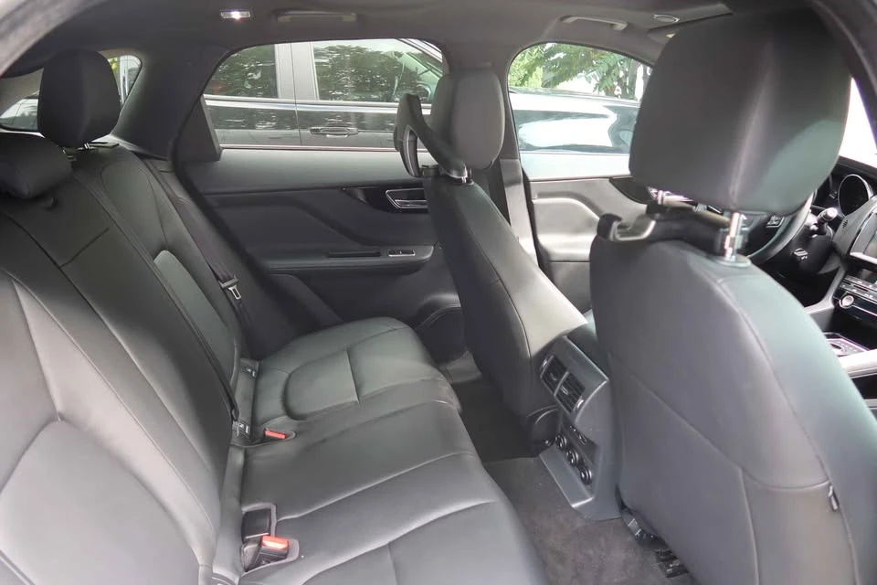 2019 Jaguar F-Pace - Image 8 of 10