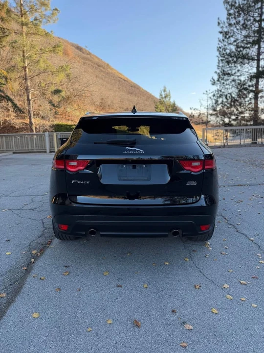 2019 Jaguar F-Pace - Image 5 of 18