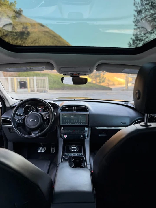 2019 Jaguar F-Pace - Image 12 of 18